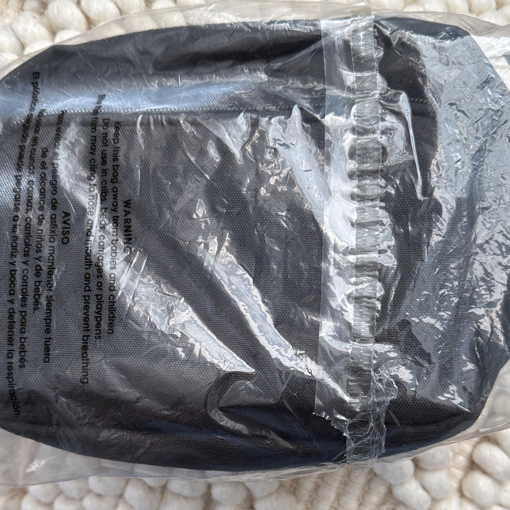 CANVELLE NWT Black Quilted Crossbody Bag, Medium size - NWT ships fast - Picture 5 of 11